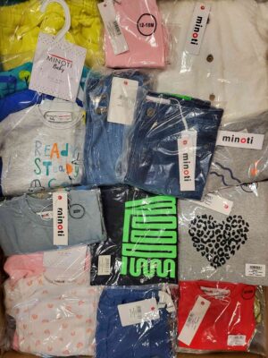 The photo shows a package with clothing in the category N.