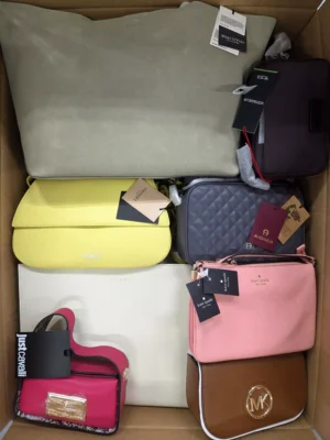 The picture shows a package with accessories in the category HA.