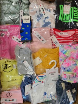 The photo shows a package with clothing in the category N.