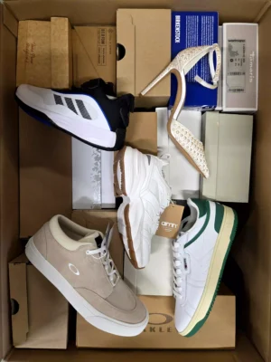 The photo shows a package with footwear in the category BS.
