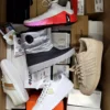 BS3521 2 The photo shows a package with footwear in the category BS.