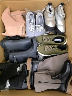 The photo shows a package with footwear in the category BSU.