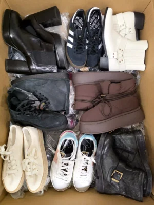 The photo shows a package with footwear in the category BSU.
