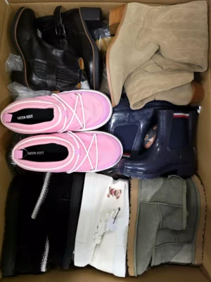 The photo shows a package with footwear in the category BSU.