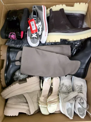 The photo shows a package with footwear in the category BSU.