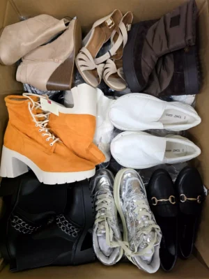 The photo shows a package with footwear in the category BSU.
