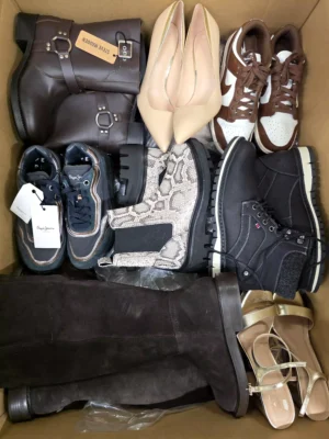 The photo shows a package with footwear in the category BSU.