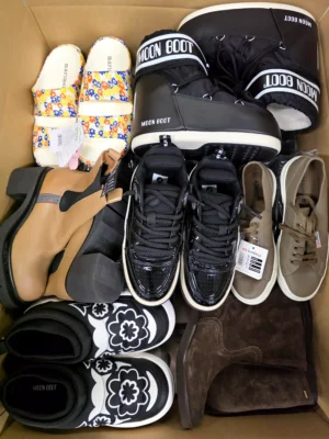 The photo shows a package with footwear in the category BSU.