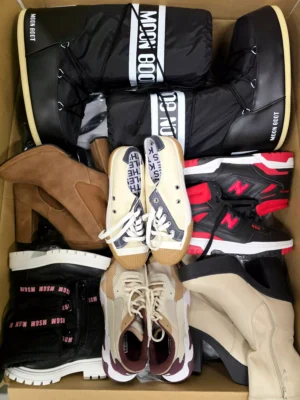 The photo shows a package with footwear in the category BSU.