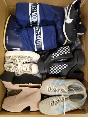 The photo shows a package with footwear in the category BSU.