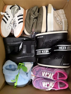 The photo shows a package with footwear in the category BSU.