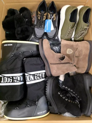 The photo shows a package with footwear in the category BSU.