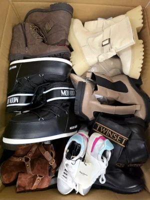 The photo shows a package with footwear in the category BSU.