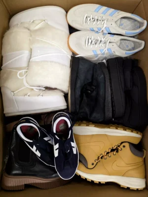 The photo shows a package with footwear in the category BSU.