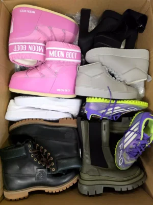 The photo shows a package with footwear in the category BSU.
