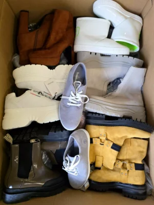 The photo shows a package with footwear in the category BSU.