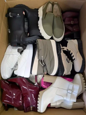 The photo shows a package with footwear in the category BSU.