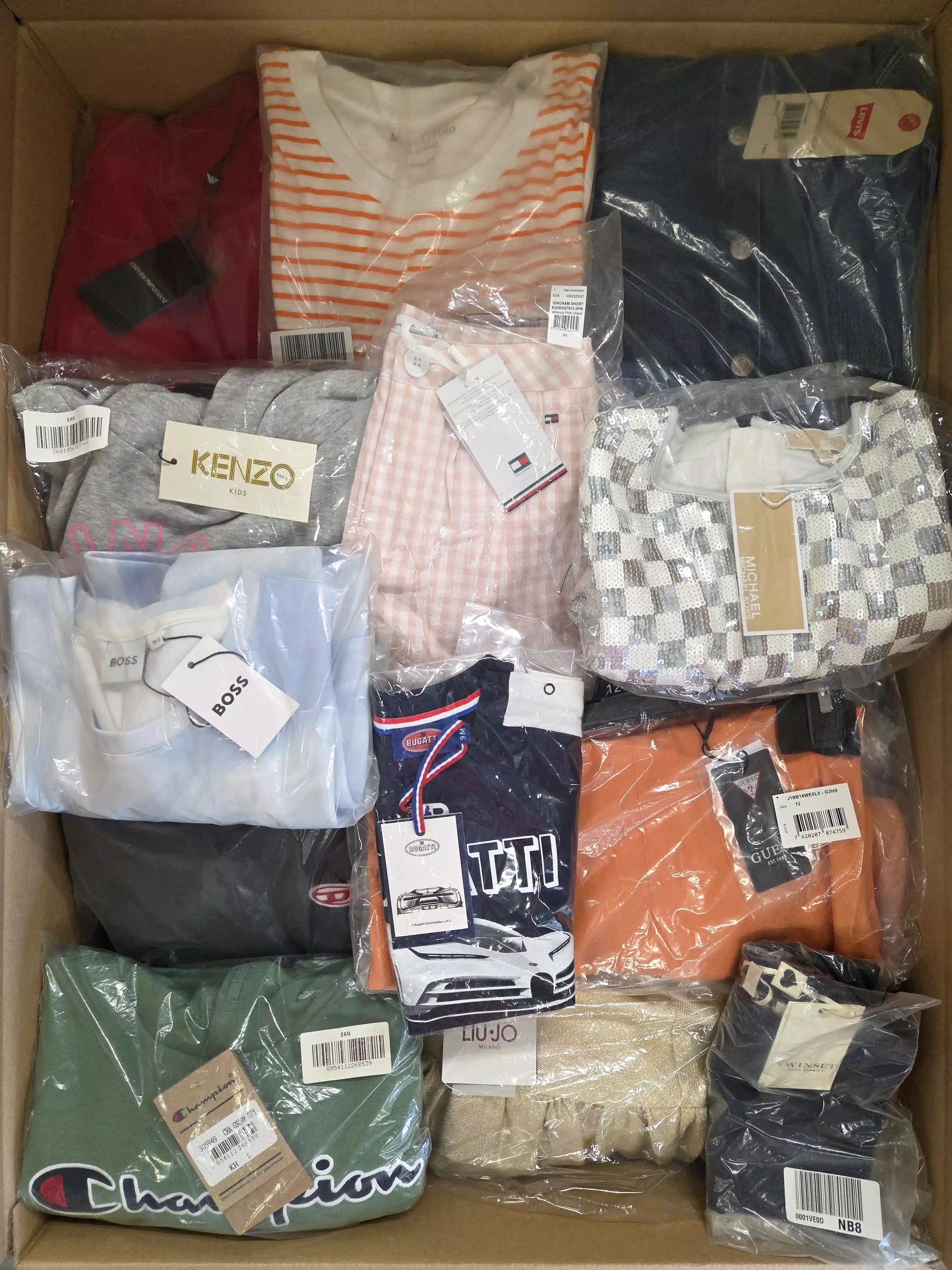 K490 3 The photo shows a package with clothing in the category K.