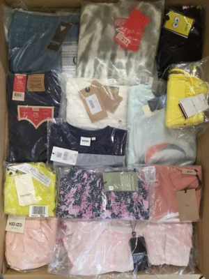 The photo shows a package with clothing in the category K.