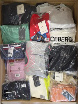 The photo shows a package with clothing in the category K.