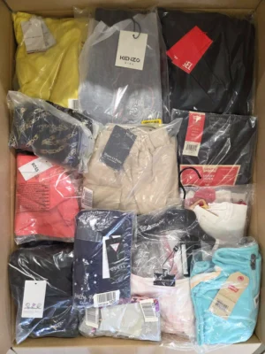The photo shows a package with clothing in the category K.