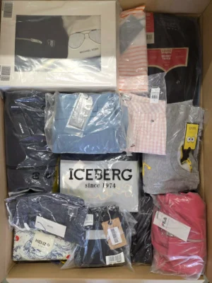 The photo shows a package with clothing in the category K.