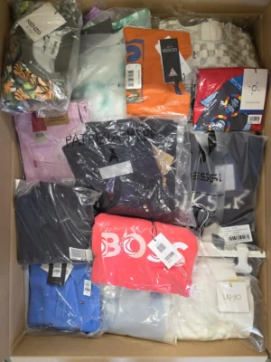 The photo shows a package with clothing in the category K.