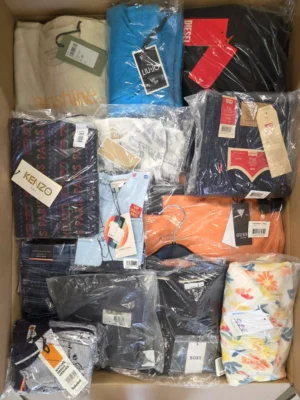 The photo shows a package with clothing in the category K.