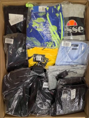The photo shows a package with clothing in the category AM.
