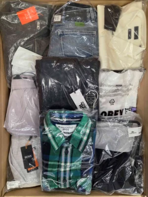The photo shows a package with clothing in the category AM.