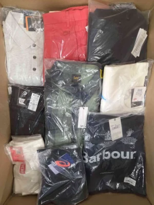 The photo shows a package with clothing in the category AM.
