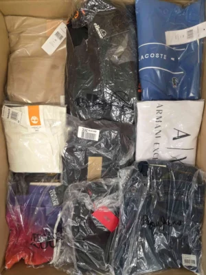 The photo shows a package with clothing in the category AM.
