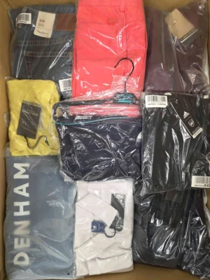 The photo shows a package with clothing in the category AM.