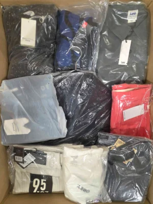 The photo shows a package with clothing in the category AM.