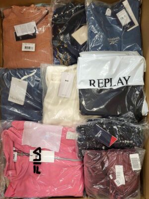 The photo shows a package with clothing in the category AW.