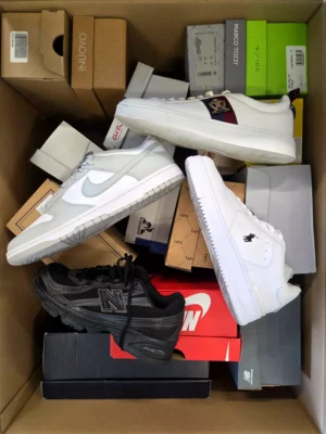 The photo shows a package with footwear in the category CS.