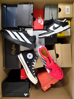 The photo shows a package with footwear in the category CS.