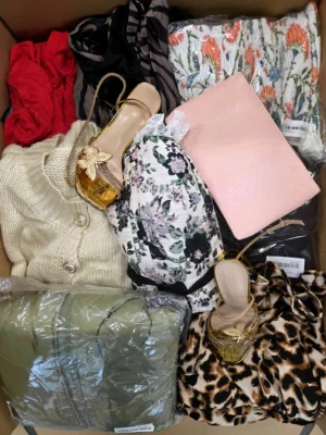 The photo shows a package with clothing in the category SN.