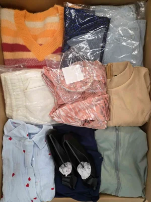 The photo shows a package with clothing in the category SN.