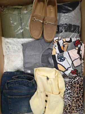 The photo shows a package with clothing in the category SN.