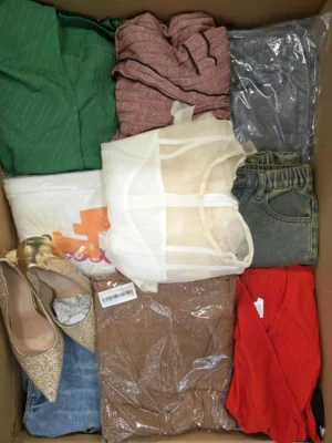 The photo shows a package with clothing in the category SN.