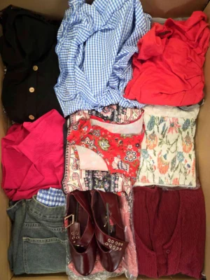 The photo shows a package with clothing in the category SN.