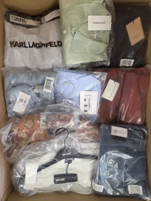 The photo shows a package with clothing in the category AP.