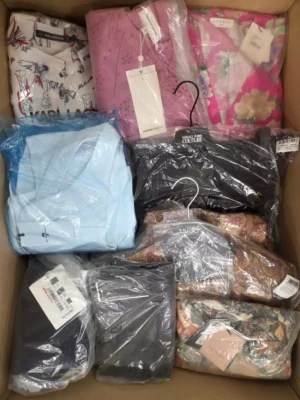 The photo shows a package with clothing in the category AP.