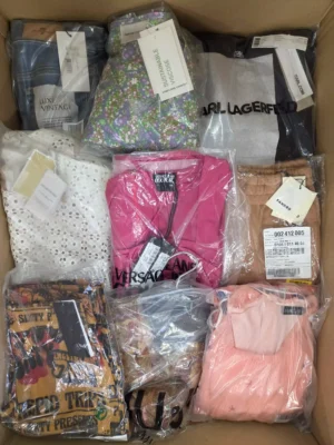 The photo shows a package with clothing in the category AP.