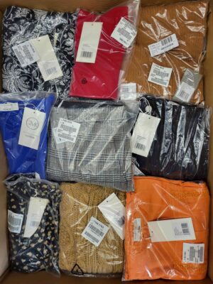 The photo shows a package with clothing in the category YA.