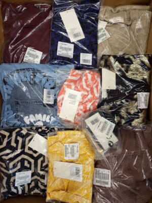 The photo shows a package with clothing in the category YA.