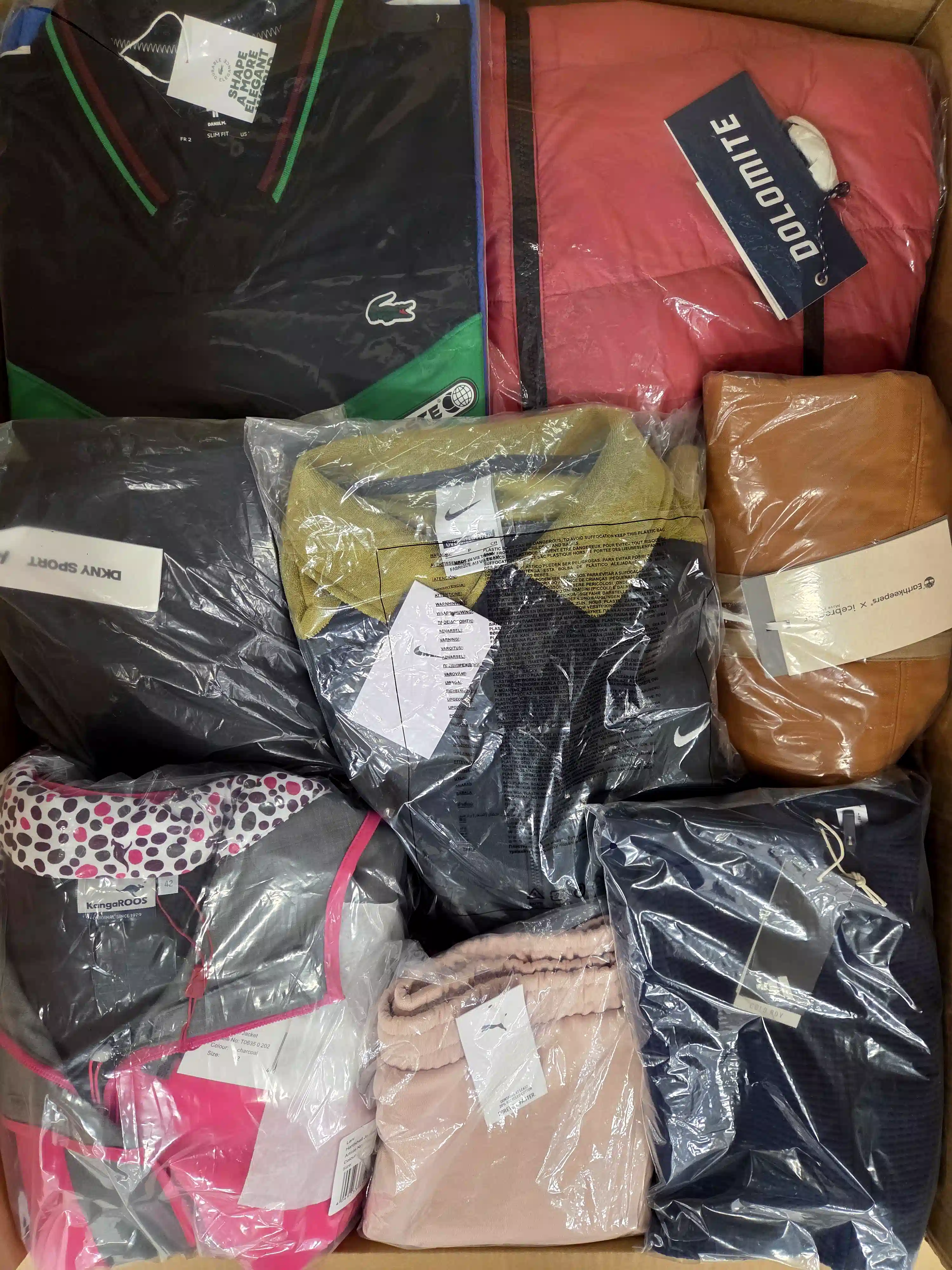 APS102 3 The photo shows a package with clothing in the category AP.