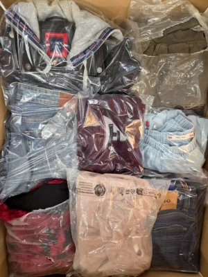 The photo shows a package with clothing in the category C.