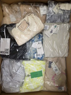 The photo shows a package with clothing in the category AP.